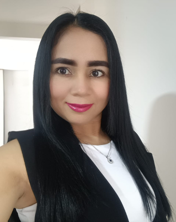 Flor Álvarez